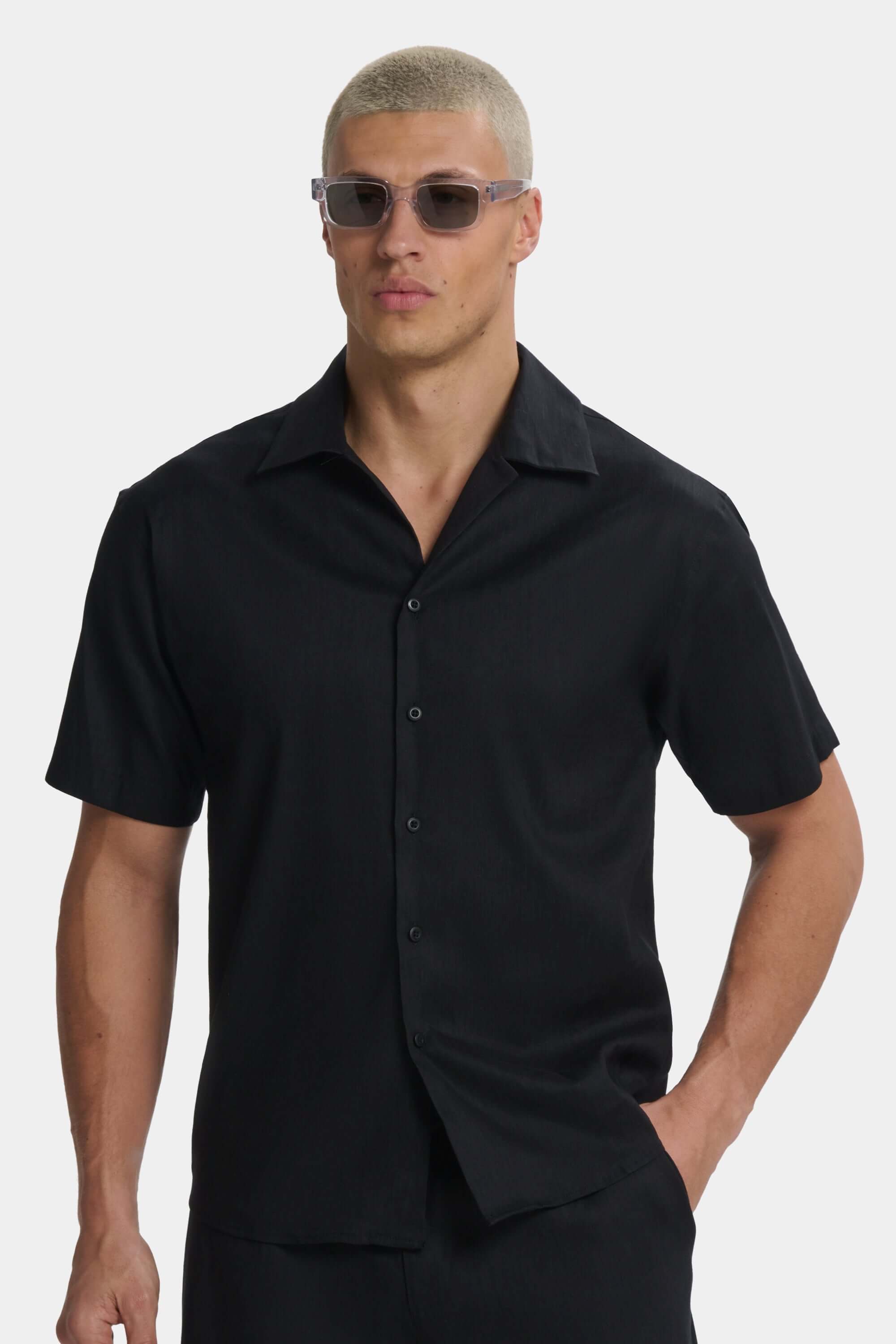 THE LINEN SHORT SLEEVE SHIRT