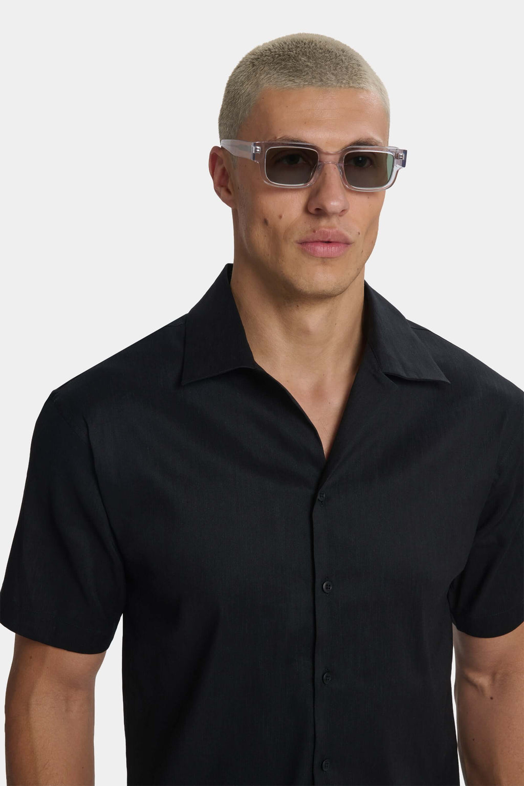 THE LINEN SHORT SLEEVE SHIRT