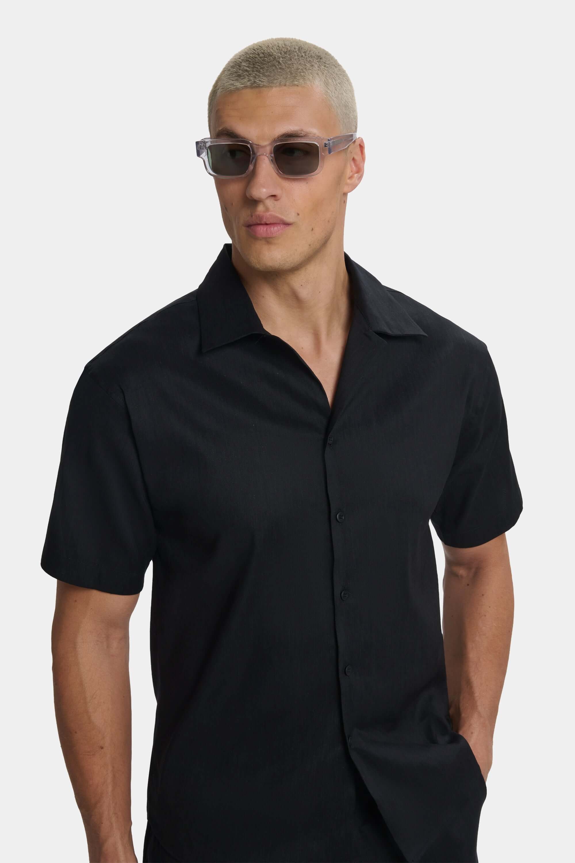 THE LINEN SHORT SLEEVE SHIRT