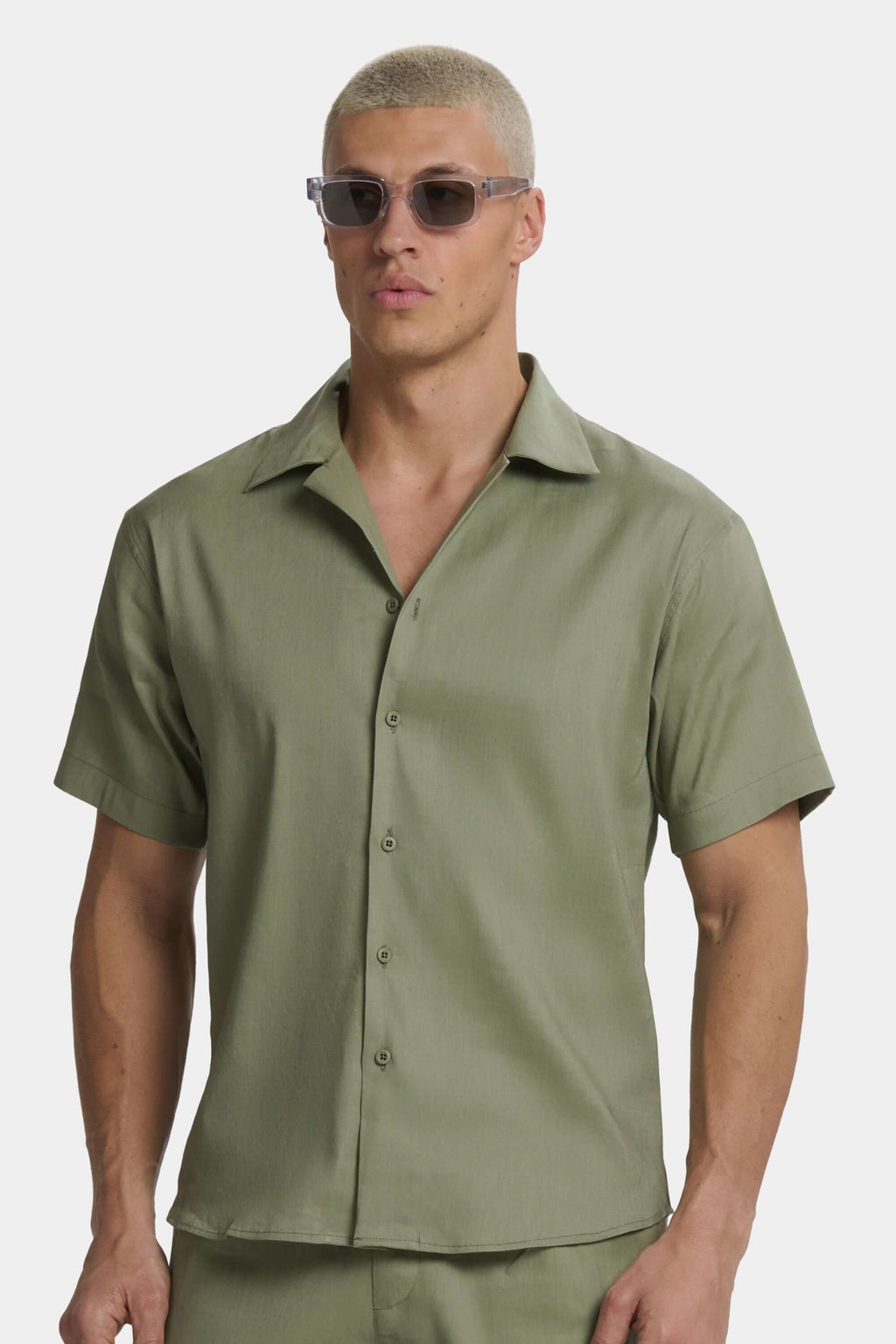 THE LINEN SHORT SLEEVE SHIRT