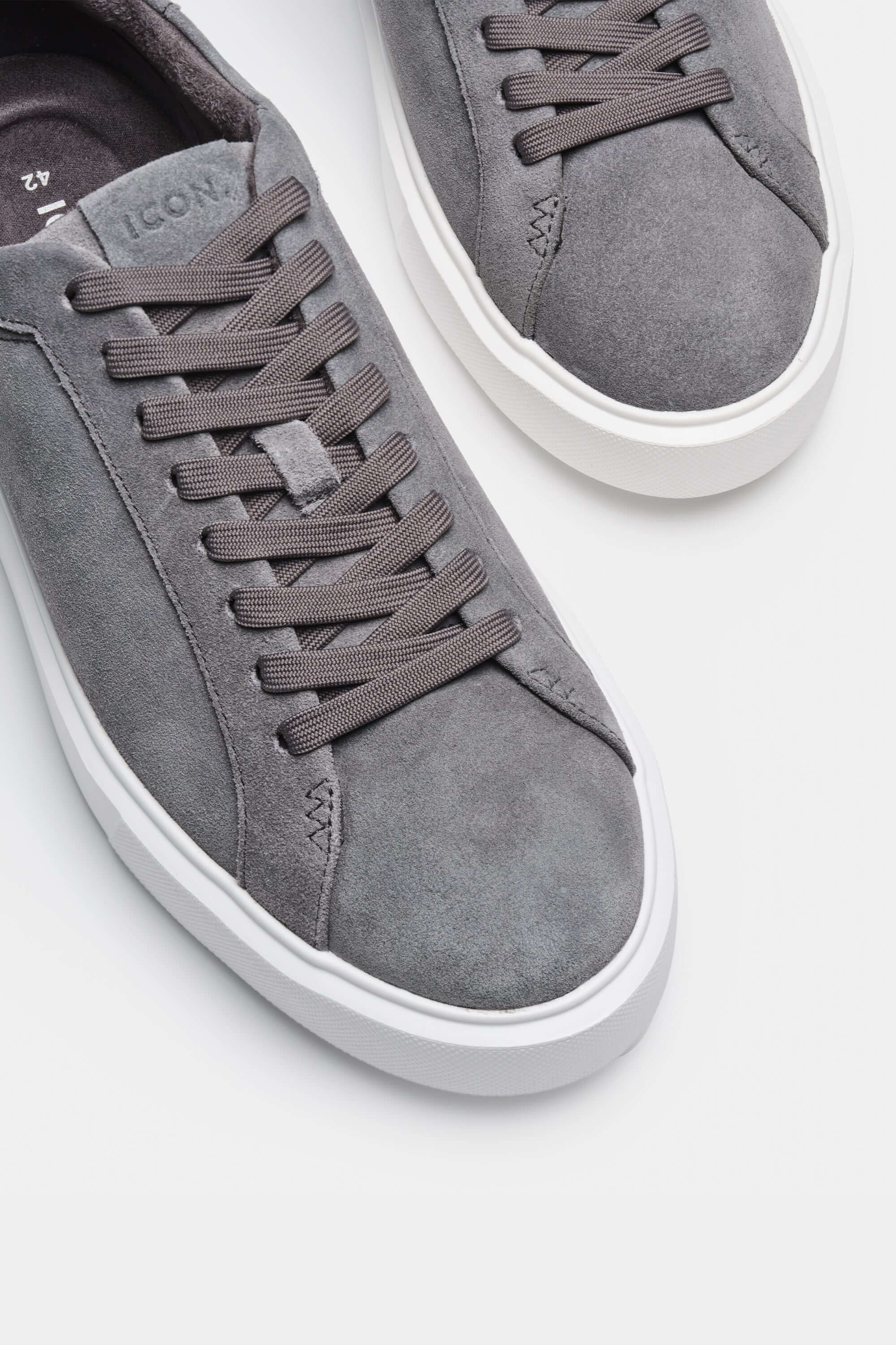 THE CLASSIC SUEDE TRAINER